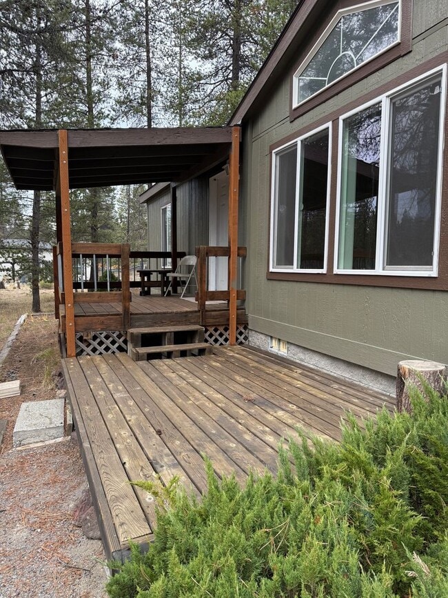 16140 Hawks Lair Rd in La Pine, OR - Building Photo - Building Photo