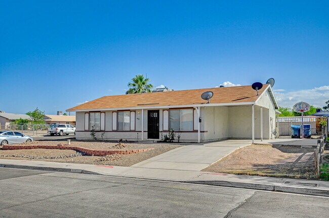 4047 Maple Hill Rd in Las Vegas, NV - Building Photo - Building Photo