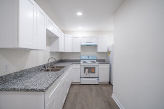 Orleans Apartments in Lake Charles, LA - Building Photo - Interior Photo