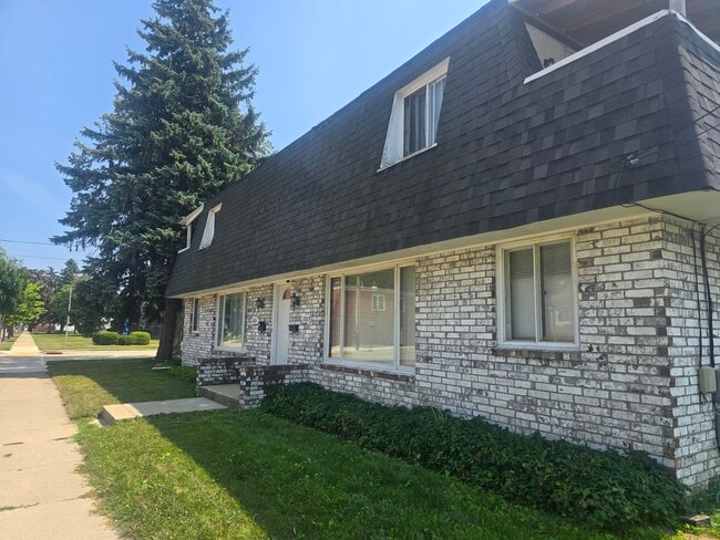 property at 1001 Romayne Ave