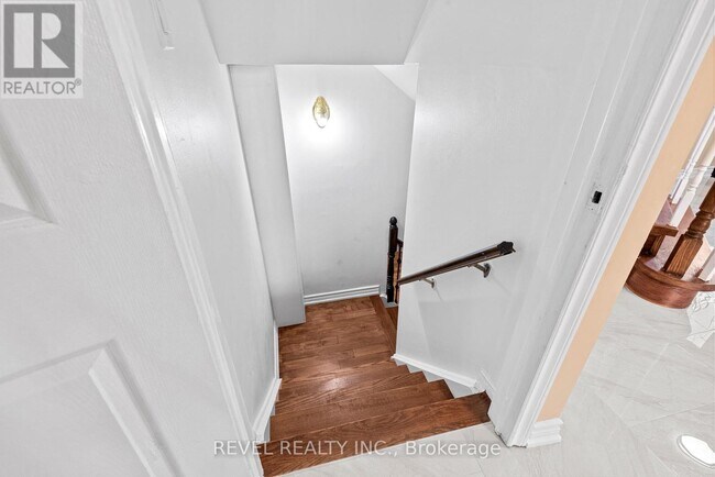 1005 Sandcliff Dr in Oshawa, ON - Building Photo - Building Photo