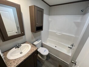 221 Magnolia Pl in Belleville, MI - Building Photo - Building Photo