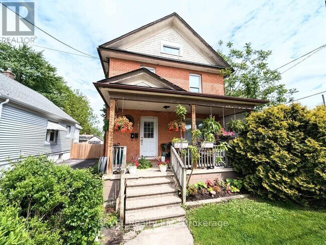 4784 2nd Ave in Niagara Falls, ON - Building Photo - Building Photo