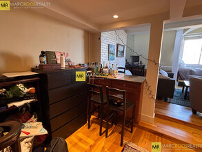 119 Beacon St, Unit 6 in Boston, MA - Foto de edificio - Building Photo