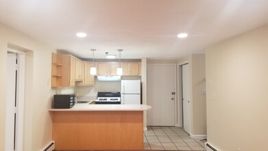29 Harvard Ave, Unit 33 in Medford, MA - Foto de edificio - Building Photo