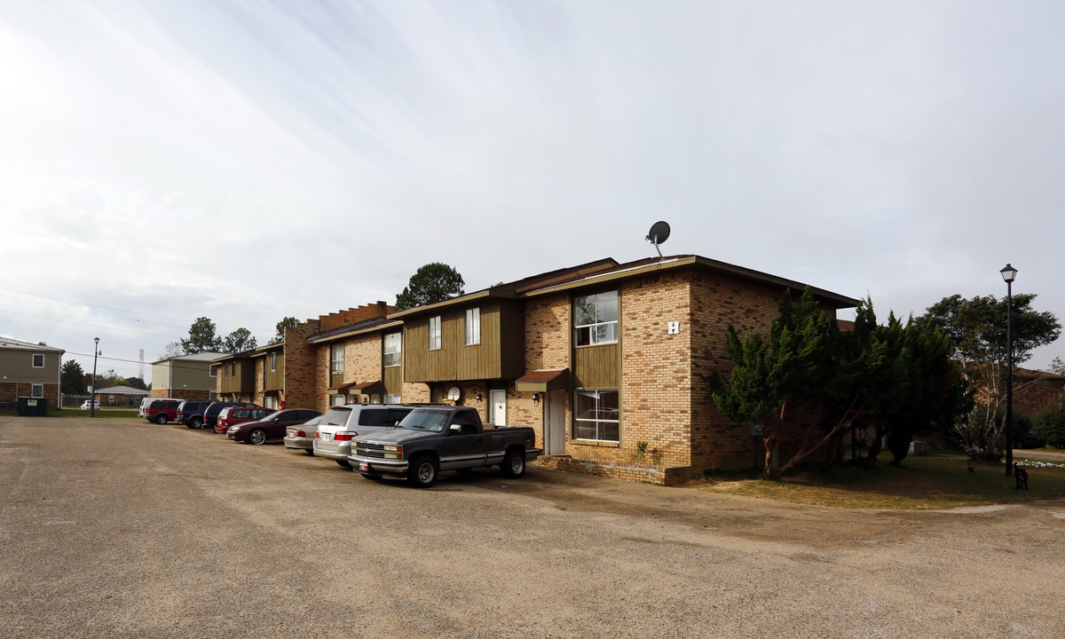 Mark IV Gardens in Gulfport, MS - Building Photo