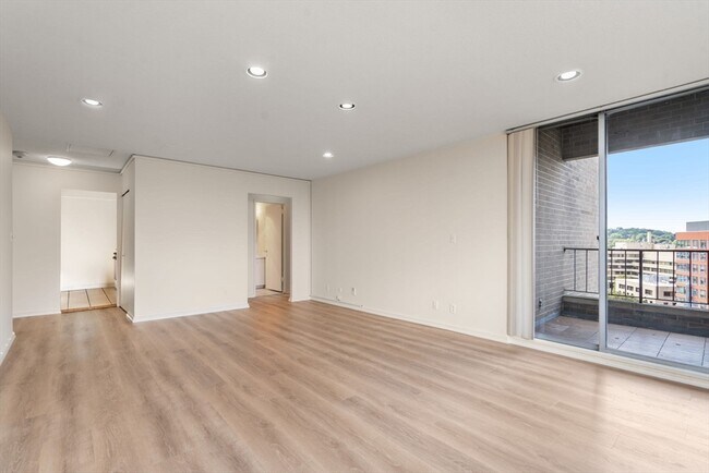 33 Pond St in Brookline, MA - Building Photo - Building Photo