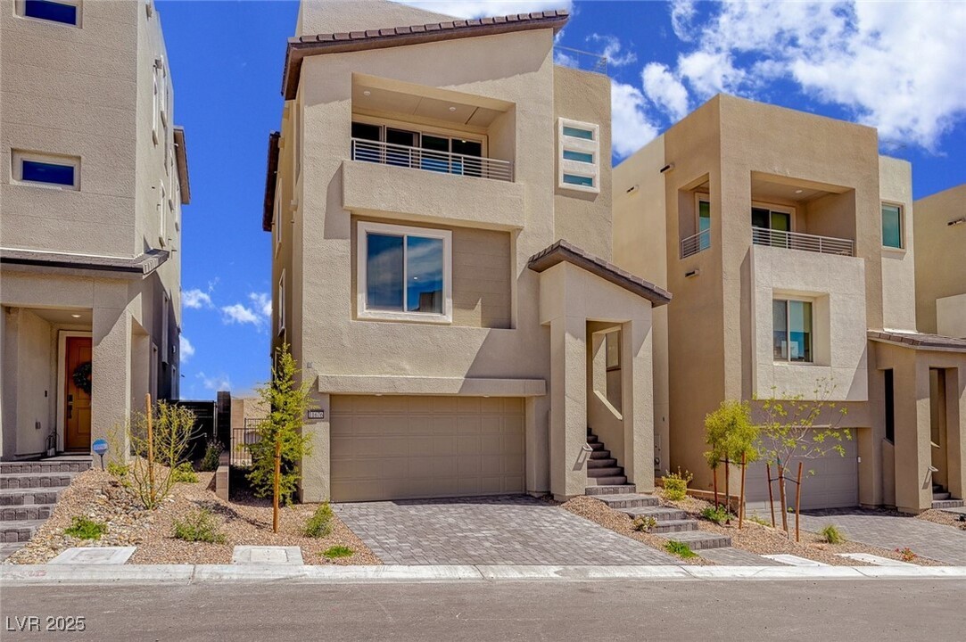 11676 Midnight Melody Ave in Las Vegas, NV - Building Photo