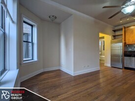 722 W Addison St, Unit E2 in Chicago, IL - Foto de edificio - Building Photo