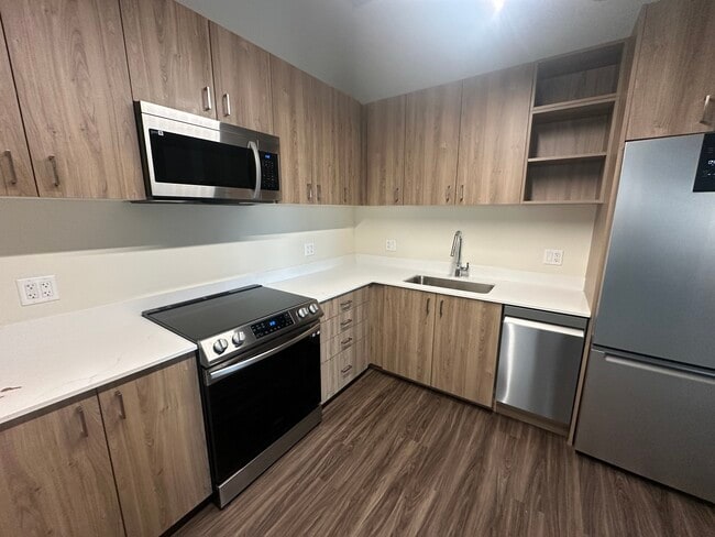 2032 N Clybourn Ave in Chicago, IL - Building Photo - Building Photo