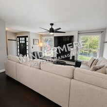 585 Fairwood Way NW in Bremerton, WA - Building Photo - Building Photo