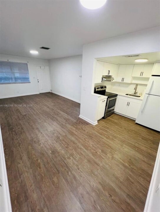 5820 NW 23rd St in Lauderhill, FL - Building Photo