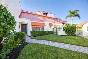 505 Serendipity Dr in Naples, FL - Building Photo