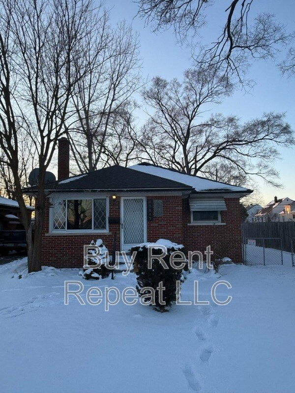 22847 Panama Ave in Warren, MI - Building Photo - Building Photo