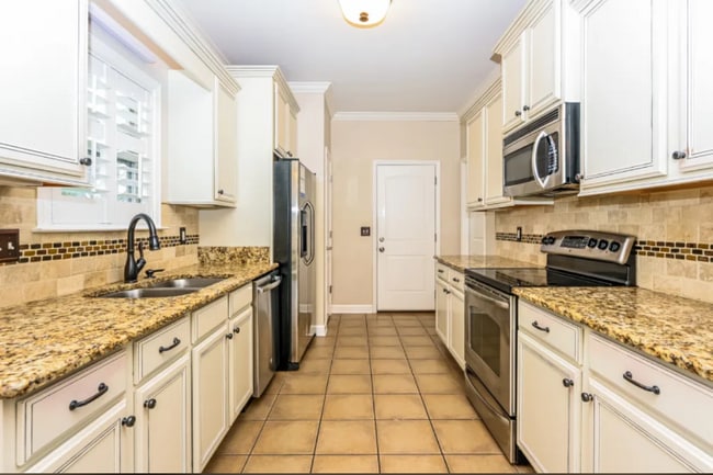 470 Tessa Ct