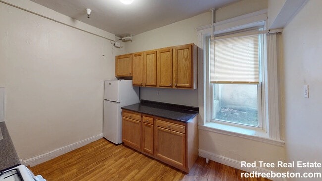 1810 Commonwealth Ave in Boston, MA - Foto de edificio - Building Photo