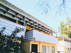 Sunshine Gardens Apartments in Mountain View, CA - Foto de edificio - Building Photo