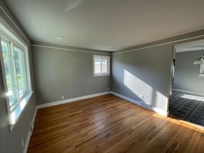 22011 Maple Ave in St. Clair Shores, MI - Building Photo - Building Photo
