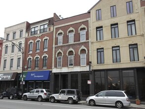 683-685 N Milwaukee Ave in Chicago, IL - Foto de edificio - Building Photo
