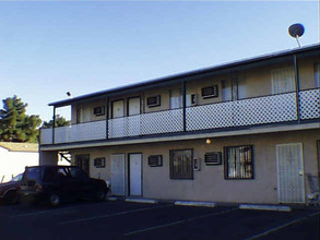 Sierra Vista Fountains Apartments in Las Vegas, NV - Building Photo - Building Photo