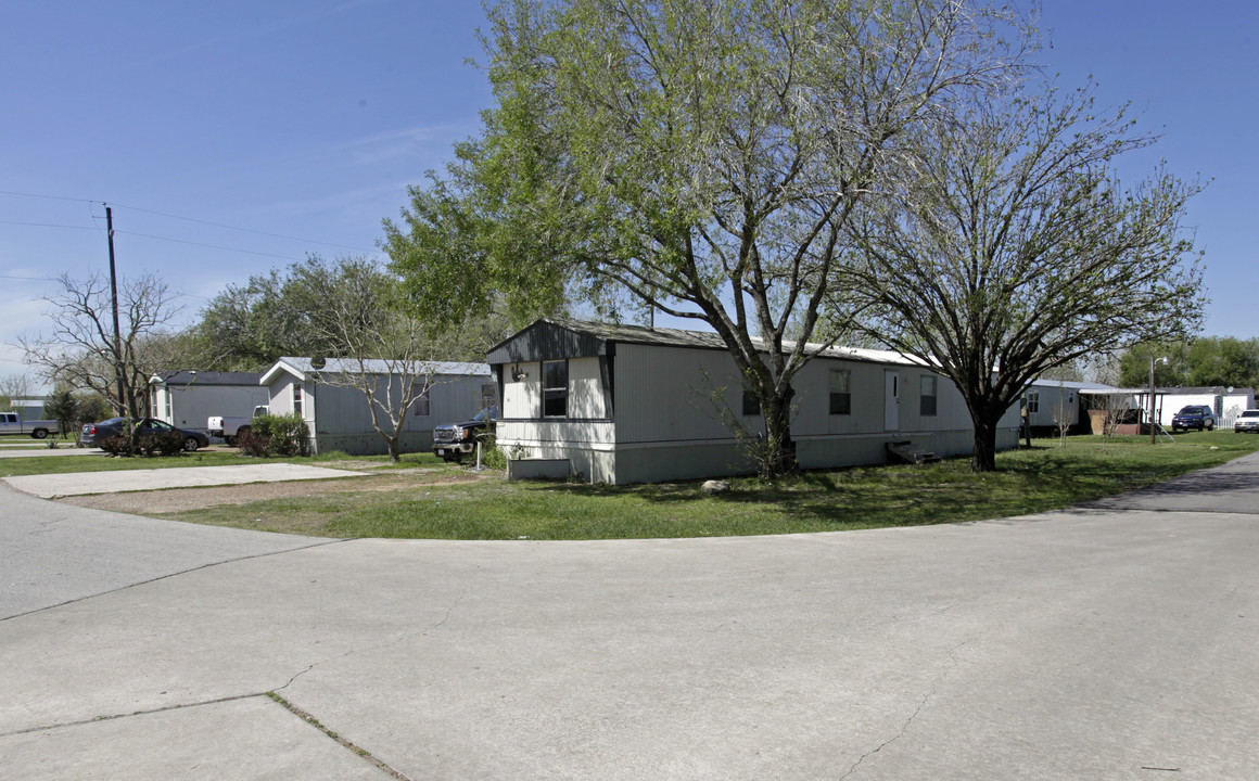 Cookson Mobile Home Park in Brookshire, TX - Foto de edificio