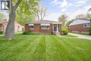 3264 Dominion Blvd in Windsor, ON - Building Photo