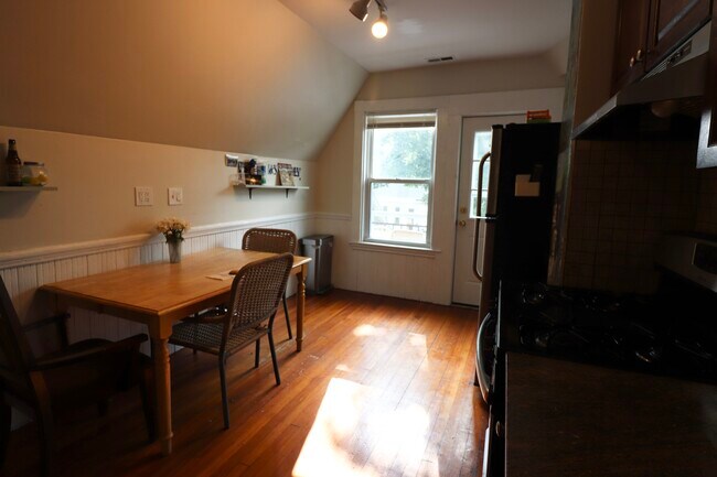 5A Kendall St, Unit 3 in Brookline, MA - Building Photo - Building Photo