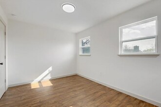 5205 2 Iron St in Austin, TX - Building Photo - Building Photo