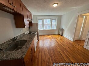 1615 Commonwealth Ave in Boston, MA - Building Photo - Building Photo