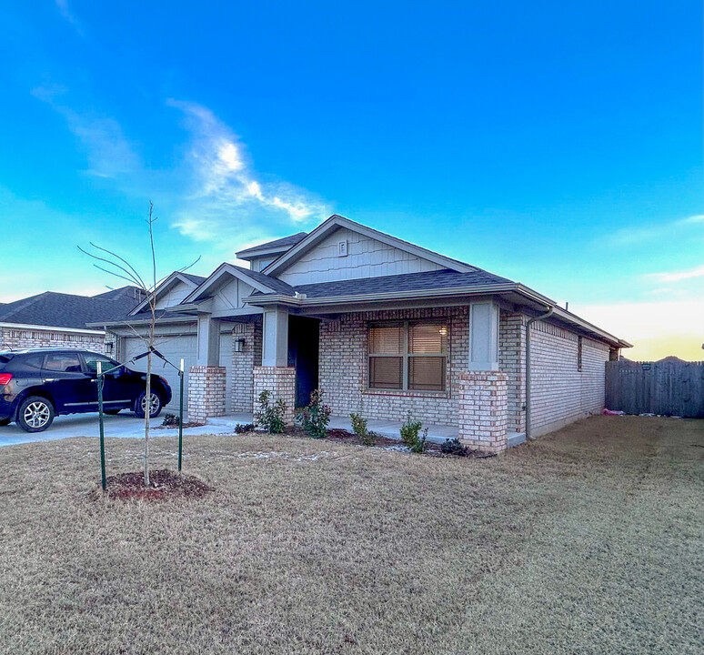 12620 NW 3rd St in Yukon, OK - Building Photo