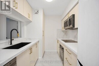 1055 Bay St. in Toronto, ON - Building Photo - Building Photo