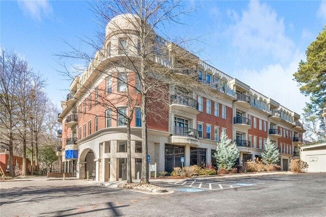 property at 560 Dutch Valley Rd NE