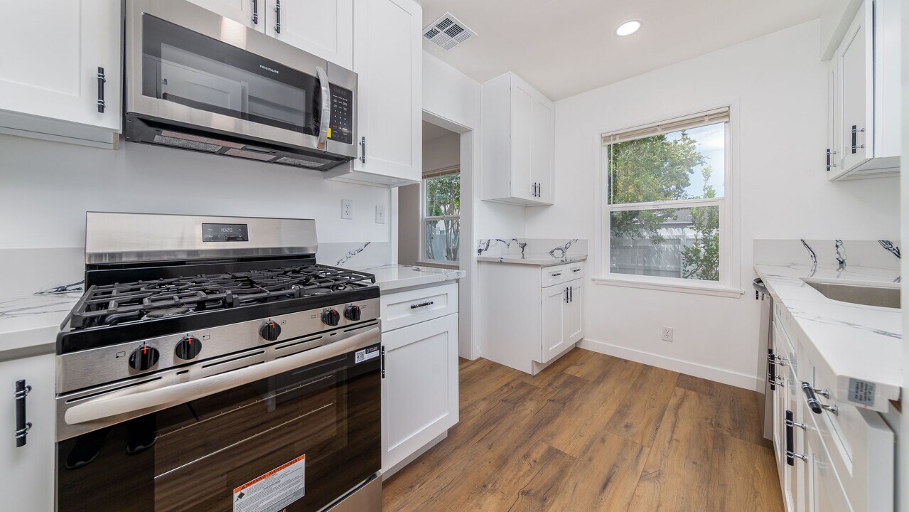 5816-5818 Kester Ave in Los Angeles, CA - Building Photo