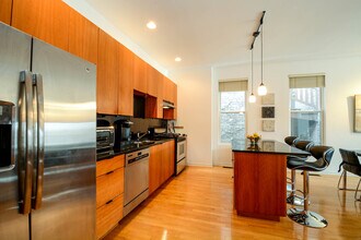 1407 N Wicker Park Ave, Unit 2 in Chicago, IL - Building Photo - Building Photo