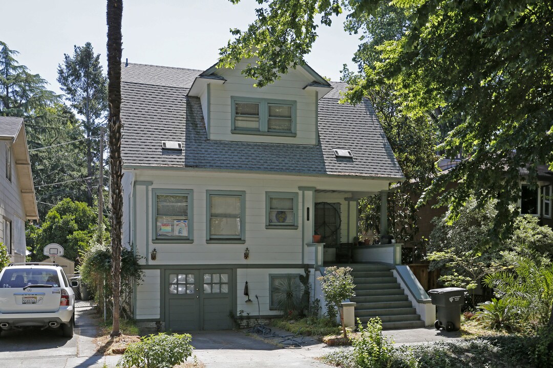 425 22nd St in Sacramento, CA - Foto de edificio