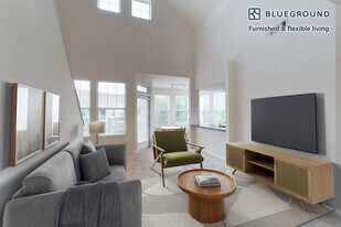 1299 Corporate Dr in Westbury, NY - Building Photo