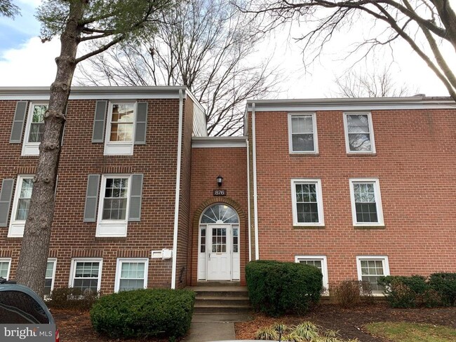property at 876 Quince Orchard Blvd