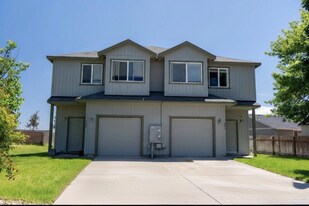 2454 NW 8th St, Unit 1 in Redmond, OR - Building Photo