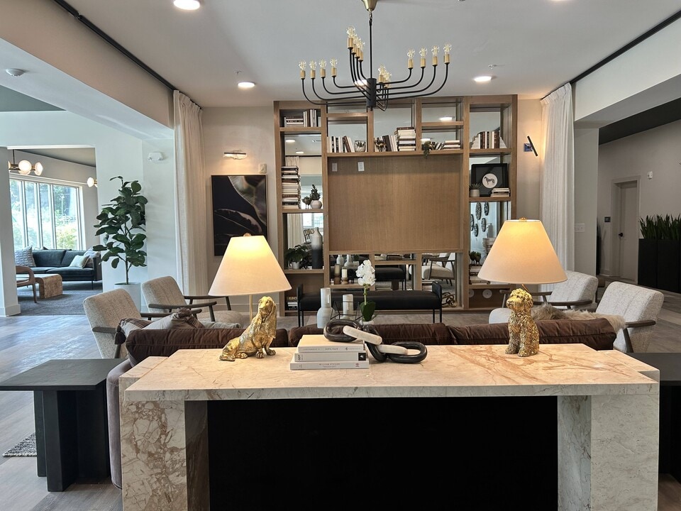 Address King Charles in Raleigh, NC - Building Photo