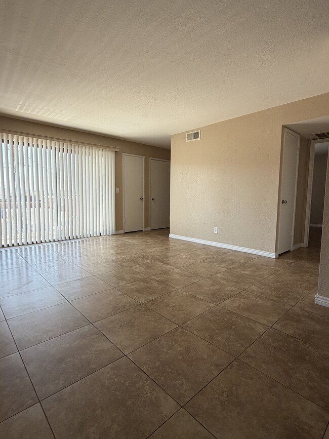 16635 N Cave Creek Rd, Unit 204 in Phoenix, AZ - Building Photo - Building Photo