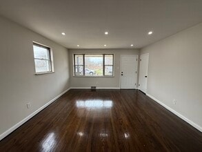 36 Collins Ln in Maple Shade, NJ - Building Photo - Building Photo