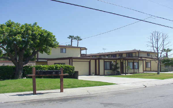 1980-1984 Anaheim Ave in Costa Mesa, CA - Building Photo - Building Photo