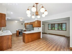 627 8th St N in Hudson, WI - Building Photo - Building Photo