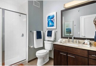 400 W Huron St in Chicago, IL - Building Photo - Building Photo