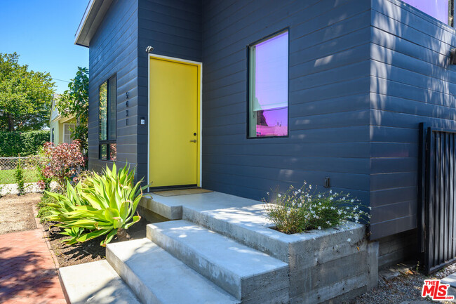 5431 Homeside Ave in Los Angeles, CA - Building Photo - Building Photo