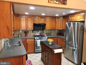 1127 Thackary Ct in Voorhees Township, NJ - Building Photo - Building Photo