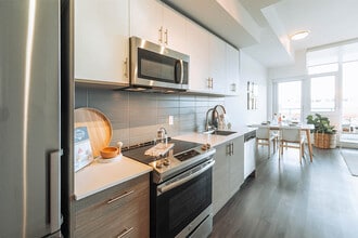 The MacLaren in Edmonton, AB - Building Photo - Building Photo