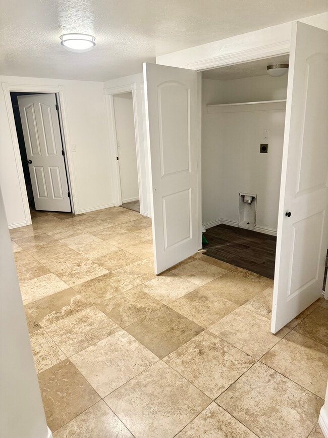 10369 S 2840 W in South Jordan, UT - Building Photo - Building Photo