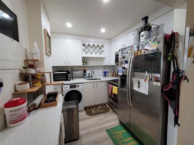 9320 Fontainebleau Blvd, Unit 510 in Miami, FL - Foto de edificio - Building Photo