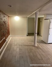 31 Chelsea St, Unit B in Boston, MA - Building Photo - Building Photo